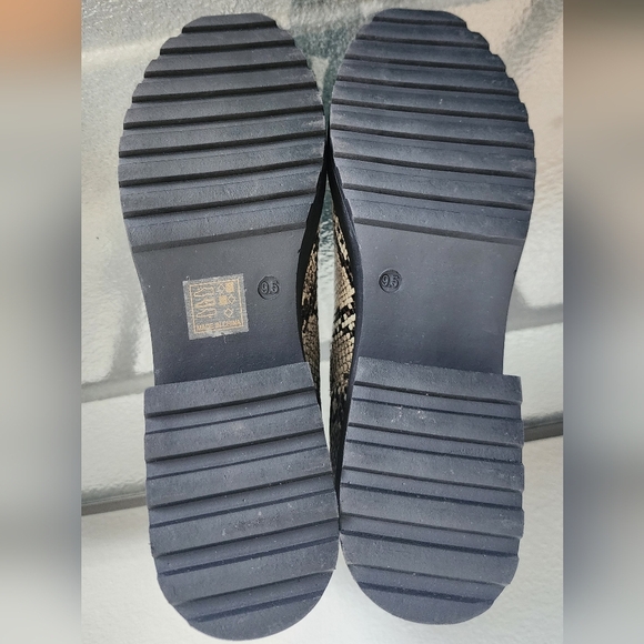 Tinstree Chelsea Women's Ankle Boots Snakeskin Print Combat Chunky Heel Sz 9.5 - Picture 13 of 14